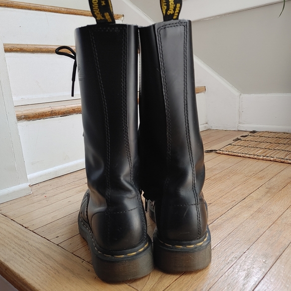 SOLD Like new dr Martens 1914 w tall leather Boots - Picture 6 of 13